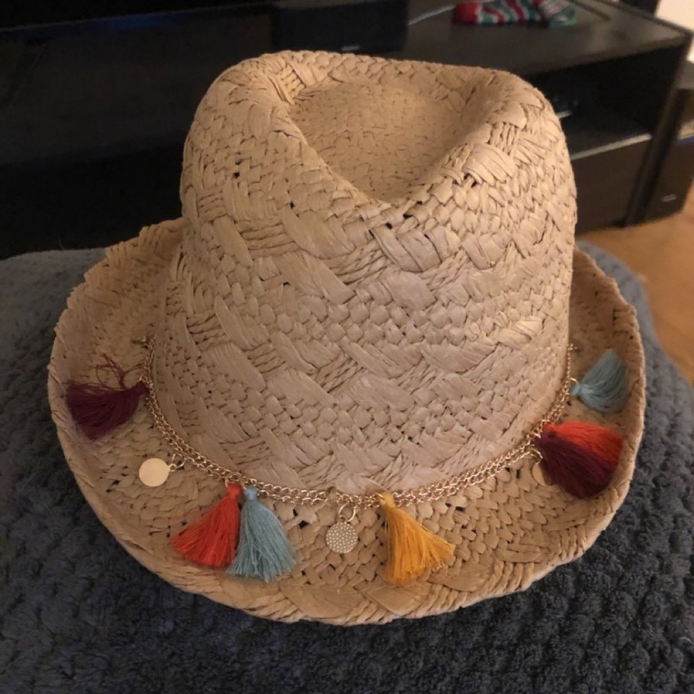 NWT straw fedora hat with tassels UPF50+
